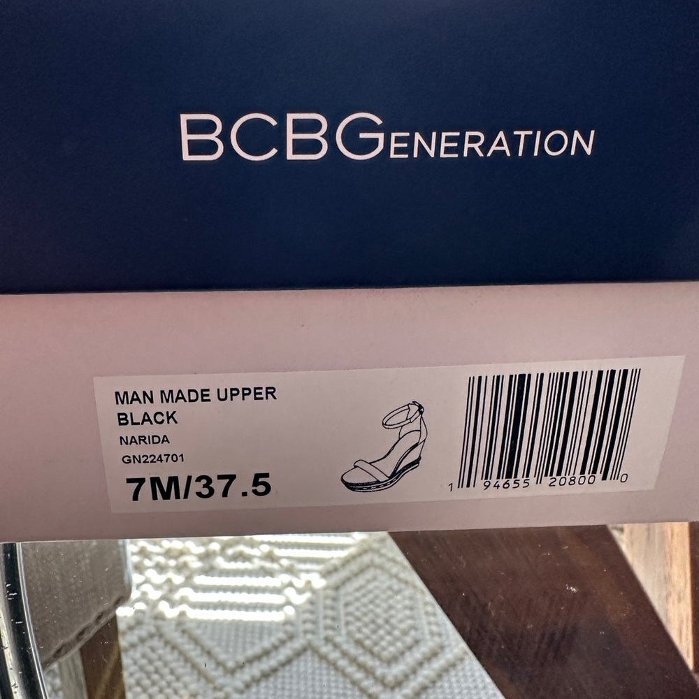 New BCBG generation wedges . Size 7.5 - Picture 6 of 7